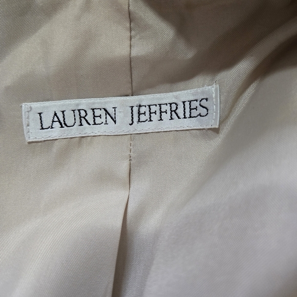 Lauren Jeffries 100% Linen Cream Blazer. Size 12 - Picture 9 of 13
